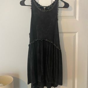 Faded black tank with drop hem and zipper detail